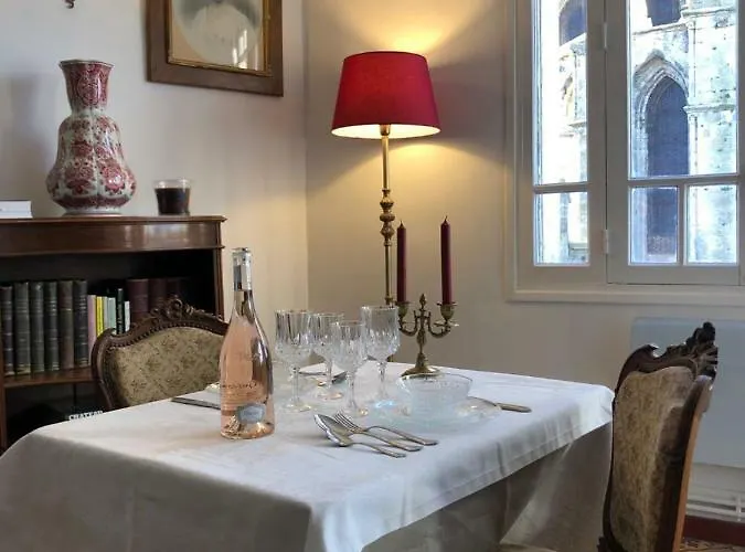 Le Logis Du Chanoine, 50 M2 And Terrace Face To Cathedral Apartament *